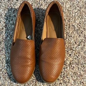 Universal Thread Brown Textured Loafers